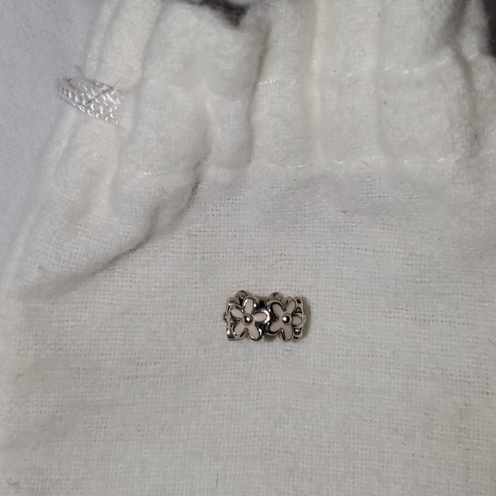 Pandora white daisy charm